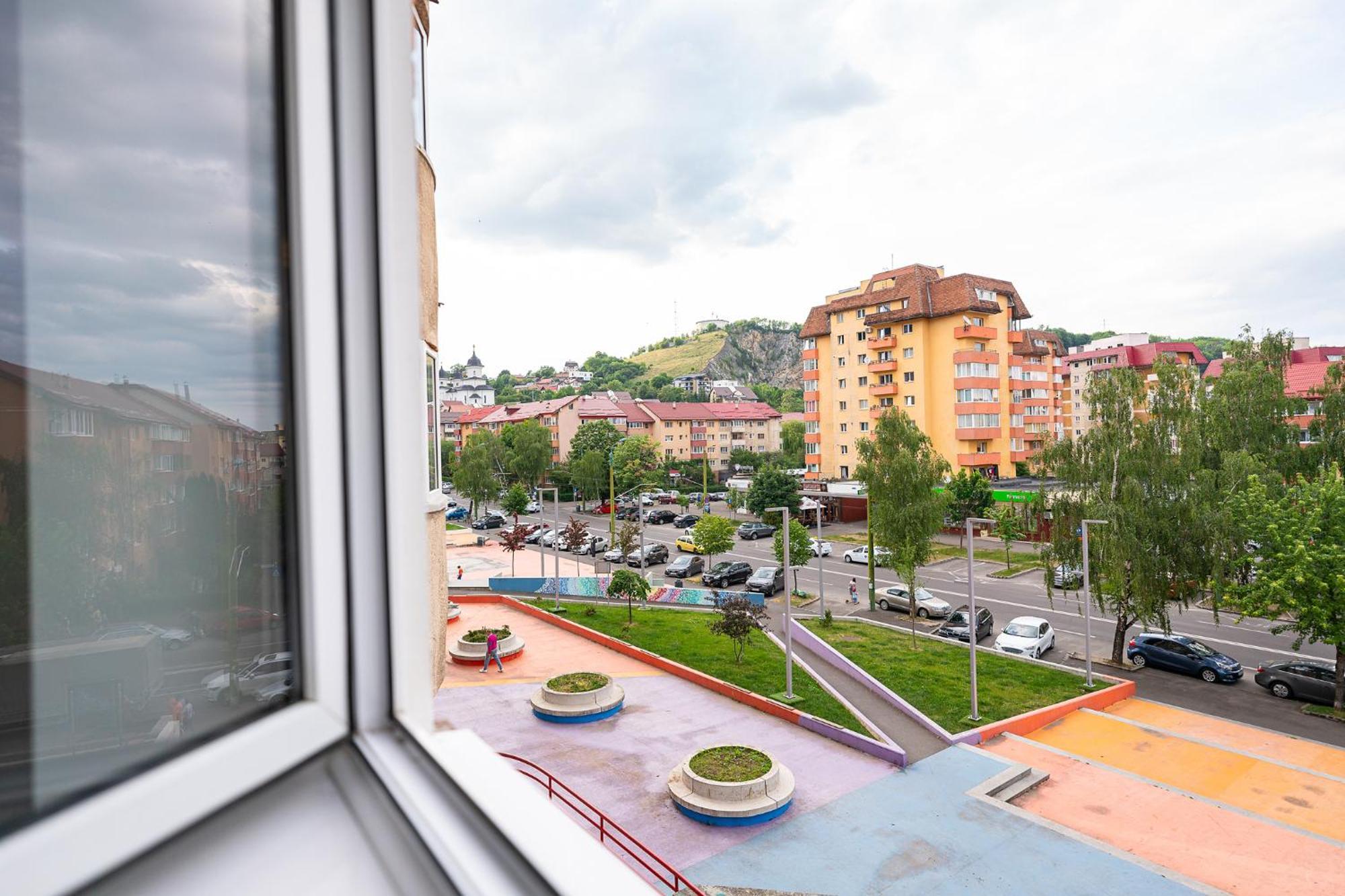 Metropolitan Wildscape View Apartamento Braşov Exterior foto